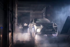 Lexus NX 300h na lodowych kołach