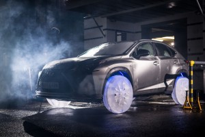 Lexus NX 300h na lodowych kołach