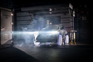 Lexus NX 300h na lodowych kołach