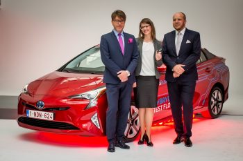 Przekazanie nowej Toyoty Prius 4 generacji
