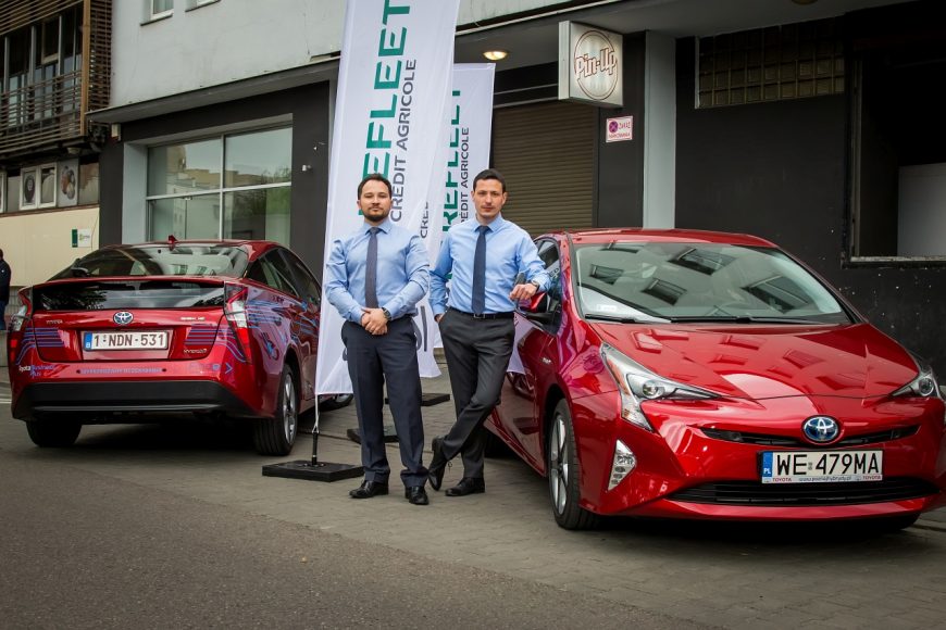 Przekazanie nowej Toyoty Prius 4 generacji