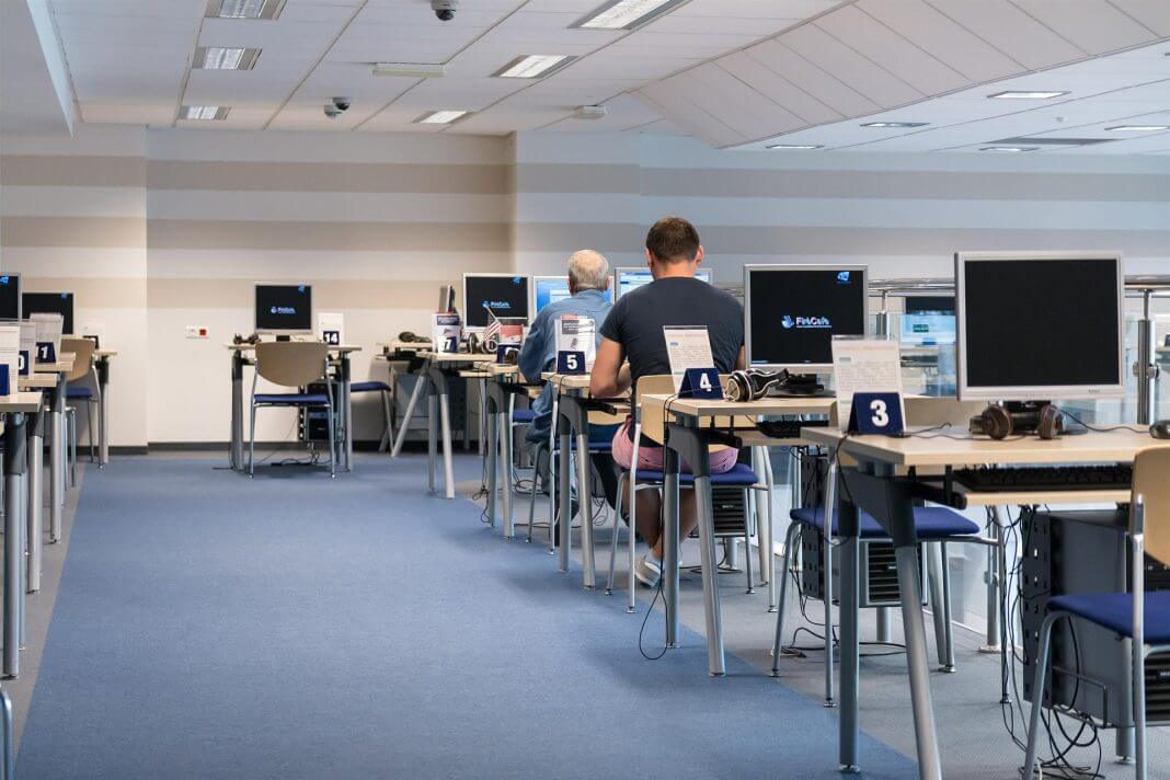 praca biuro programista informatyk