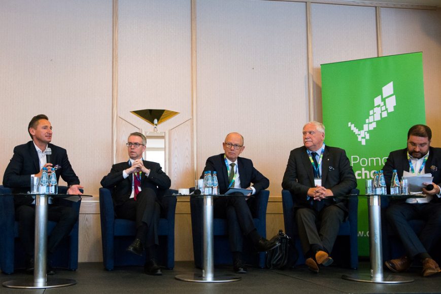 Od lewej: Marszałek Województwa Zachodniopomorskiego - Olgierd Geblewicz, Ambasador Szwecji - Stefan Gullgren, Ambasador Danii - Ole Mikkelsen, Prezes SPCC - Carsten Nilsen, Dyrektor projektu Rynki Zagraniczne Europejskiego Kongresu Gospodarczego - Olaf Osica