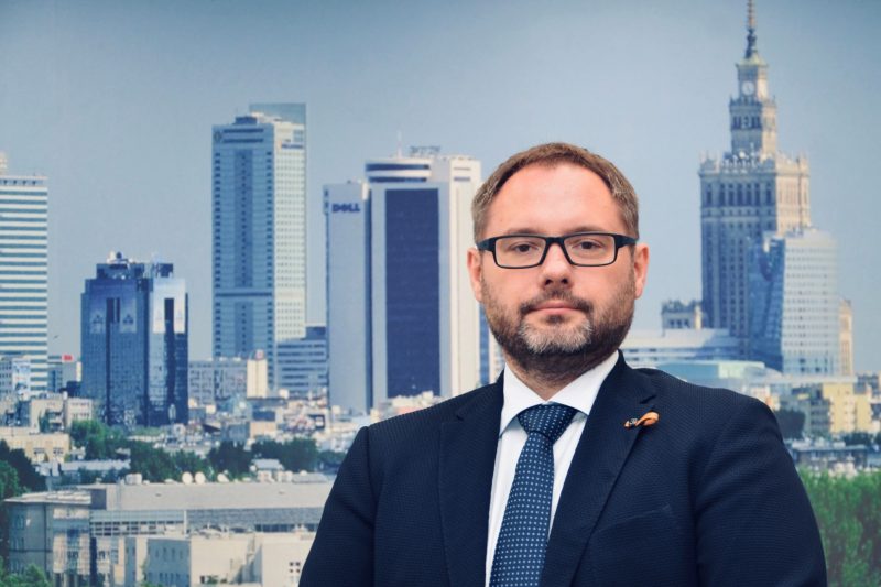 Adam Lange, Standard Chartered