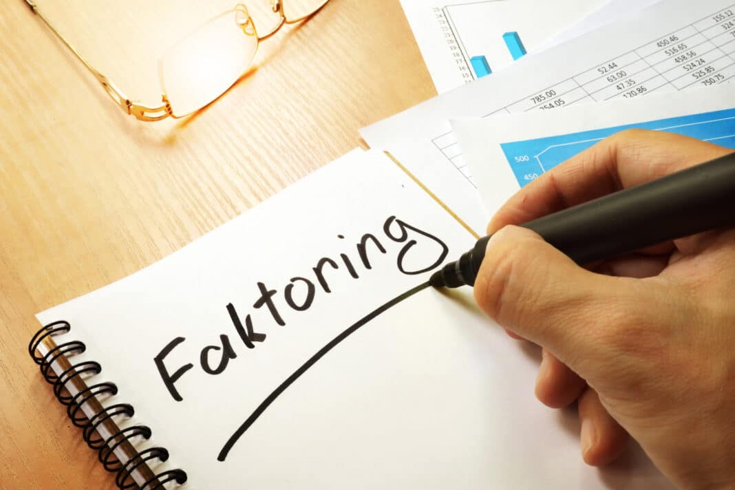 Factoring written by hand in a note.