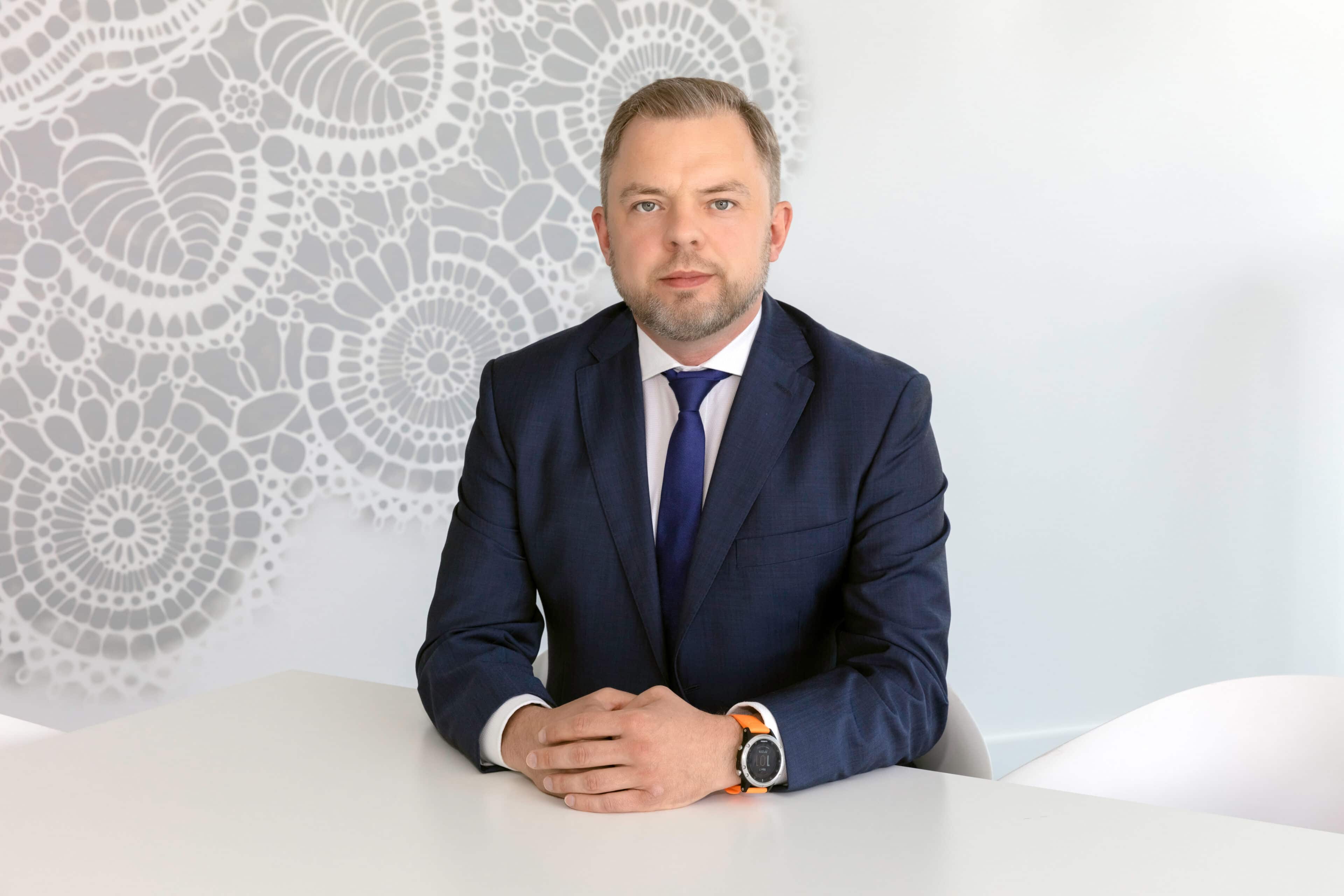 Marcin Sulewski, Dyrektor Działu Rynków Kapitałowych Nieruchomości Biurowych, JLL