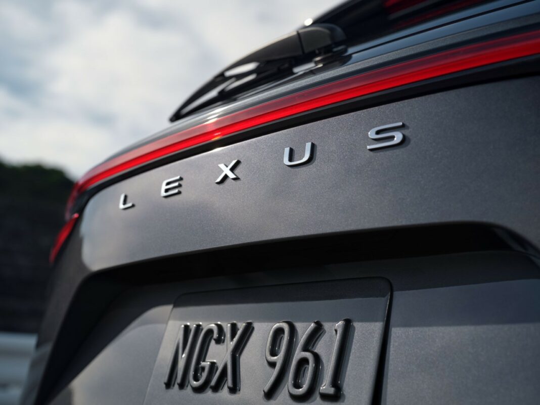 lexus`