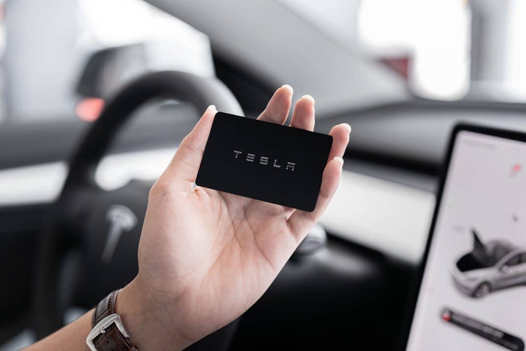 tesla eletryczny samochód
