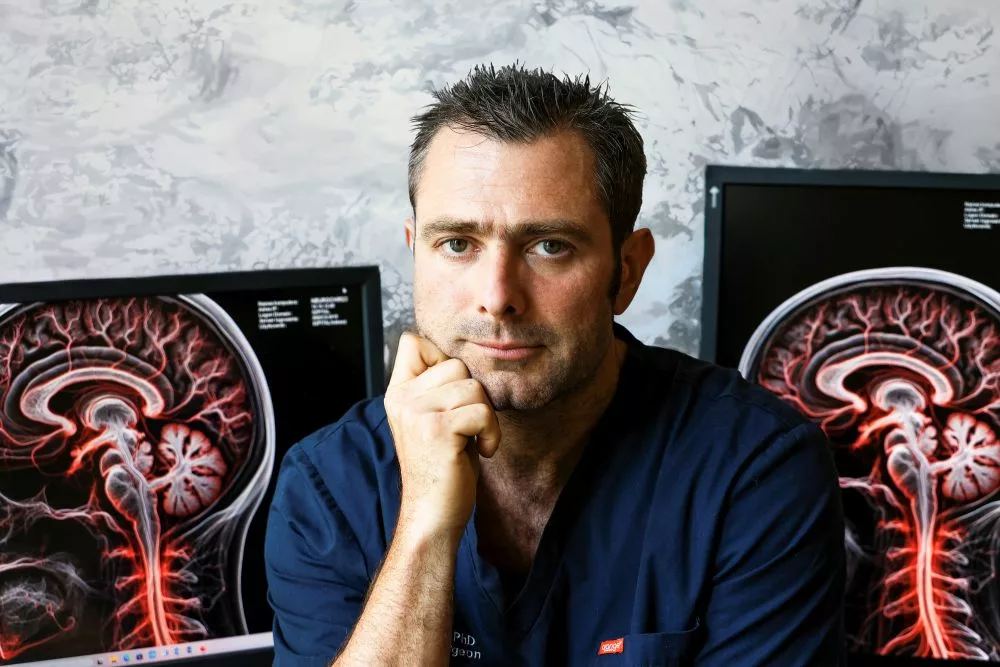 dr Łukasz Rakasz, Ordynator Oddziału Neurochirurgii Dziecięcej w Szpitalu Dziecięcym przy ul. Niekłańskiej