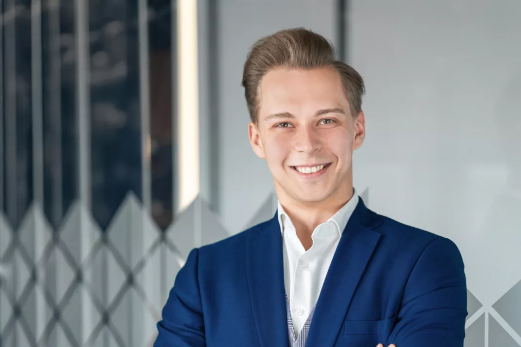 Jan Olszewski, starszy doradca w dziale Powierzchni Przemysłowych i Magazynowych Newmark Polska